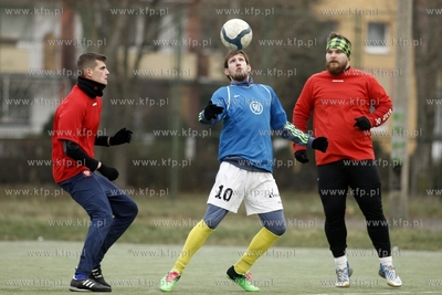 Gdansk Zaspa. Pilkarski turniej dzikich druzyn Do przerwy...