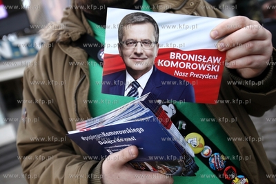 Gdańsk. CH Manhattan. Akcja zbierania podpisow poparcia...