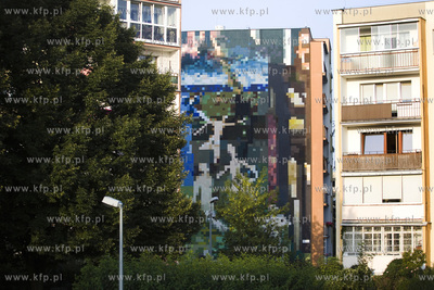 Gdańsk Zaspa.  Na scianie bloku przy ul. Skarzyńskiego...