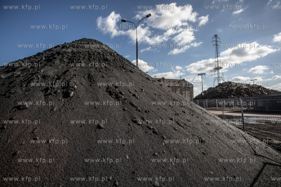 Nowy Port. Hałda koksu porafineryjnego.
23.03.2021
fot....