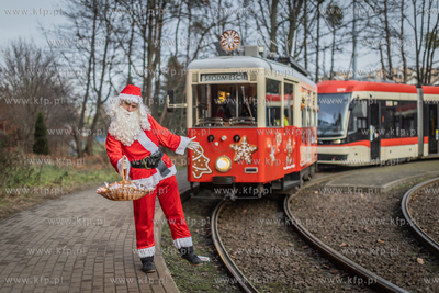 Mikołajkowy tramwaj na gdańskich torach. 06.12.2025...