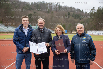 Podpisanie umowy na finansowanie budowy  strefy rozgrzewkowej,...