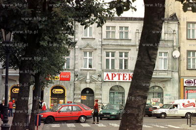 Kartuzy - rynek czerwiec 2000 fot. Lukasz Glowala /...