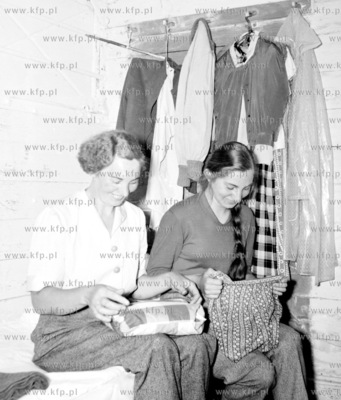 Wczasy wagonowe - wnetrze wagonu wakacyjnego. 0001855z...