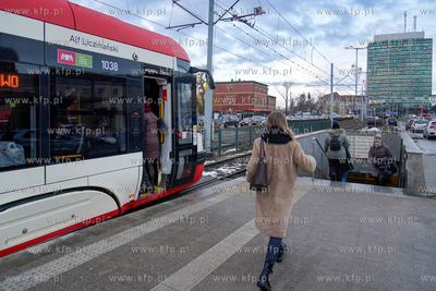 Po przerwie ponownie zostały otwarte wejcia na przystanki...