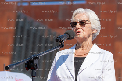 Gdańsk. Plac Solidarności. Symboliczne otwarcie bramy...