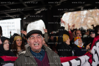 Berlin. Demonstracja grup lewicowych i antyfaszystow...