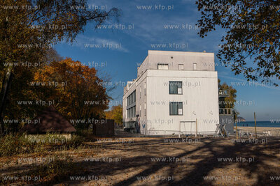 Sopot. Jesienna plaża. Nz. Nowa Zatoka. 25.10.2021...