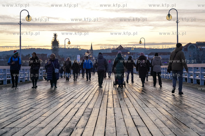 Zimowy spacer na Molo w Sopocie. 7.01.2023 / fot. Anna...