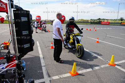 Gdansk. Parking hipermarketu Auchan. Gymkhana - zawody...