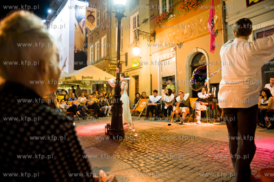 Gdansk. Ul Dluga. Teatr w Oknie. Festiwal Szekspirowski....