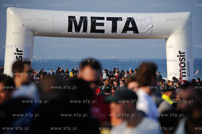Gdansk. Plaza w Brzeznie. Gdansk Biega 2011.
Na start...