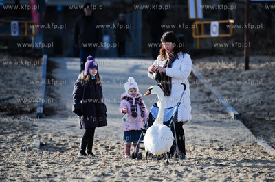 Sopot. Sloneczny dzien na plazy.
09.12.2011
fot....