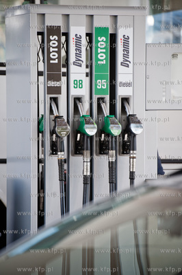 Gdansk. Nowo otwarta stacja benzynowa grupy Lotos....