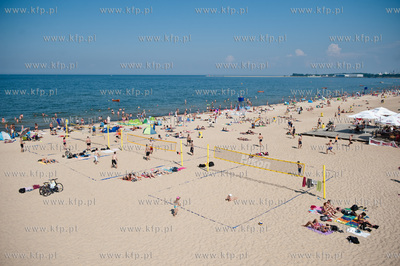 Gdansk. Upalny, sloneczny, wakacyjny dzien na plazy...