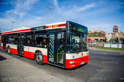 Gdansk. Autobus ZKM, linii 111 odjezdzajacy z przystanku...