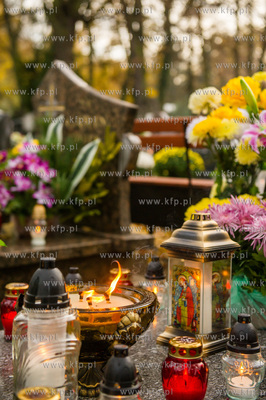 Gdansk. Cmentarz Garnizonowy. Dzien Wszystkich Swietych.
01.11.2015
fot....