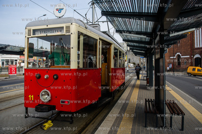 Gdansk. Dzien kobiet w zabytkowym tramwaju 105 N z...