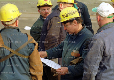 Strajk w Stoczni Gdynia S.A.18.02.2002fot. Wojtek...