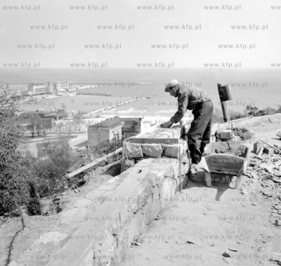 Gdynia, budowa murku na Kamiennej Gorze. 1957 0000412z...