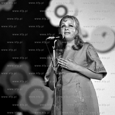 X Miedzynarodowy Festiwal Piosenki w Sopocie. Na scenie...