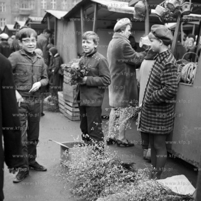 Rynek przy Hali Targowej w Gdańsku.
04.1971
0000240z_kwiecien1971
Fot....