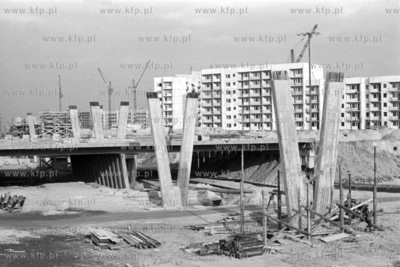 Budowa kladki dla pieszych nad wezłem drogowym wzdłuż...