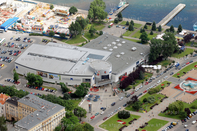 Gdynia z lotu ptaka. Nz. Kompleks handlowo - rozrywkowy...