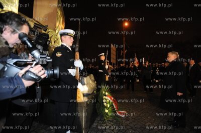Pomnik Ofiar Grudnia 1970, Gdynia Stocznia. Obchody...