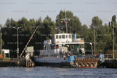 Prom z Wisloujscia do Nowego Portu, widok z Marwej...