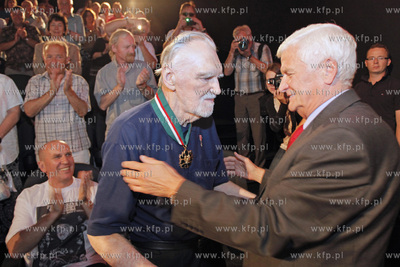 Uroczyste wreczenie Frankowi Walickiemu Zlotego Medalu...