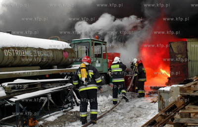 Rubno, kolo Elblaga. Pozar hali magazynowej zakladu...