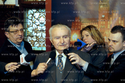 Slupsk

Nowy wozek do produkcji waty otrzymal na...