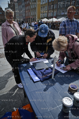 Kampania wyborcza przd wyborami Prezydenta RP. Zbieranie...