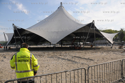 Na plazy w Srodmiesciu Gdyni ruszyl montaz gigantycznego...