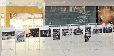 Wystawe fotosow z planu zdjeciowego filmu "CZARNY CZWARTEK....