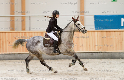 Pierwszy dzien Halowych Regionalnych Zawodow w Skokach...