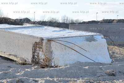 Mechelinki gm. Kosakowo (pow. Puck) Ogromne betonowo...