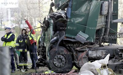 Wypadek na na Estakadzie Kwiatkowskiego w Gdyni. Jadaca...