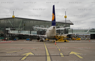 Port Lotniczy Gdansk. Nz.Airbus 320 linii Lufthansa.
22.06.2014
fot....