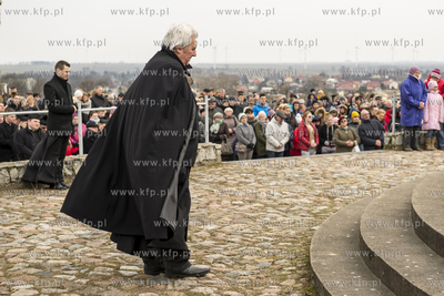 Droga Krzyzowa na Gorze Jana Paw  a II w Pelplinie...
