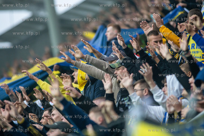 I liga. Arka Gdynia - Kotwica Kołobrzeg n/z kibice...