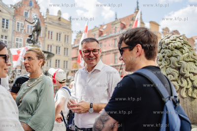 Gdańsk.  Marsz godności dla Białorusi.  Społeczna...