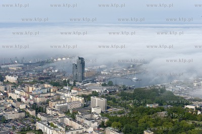 Gdynia we mgle 19.05.2009 fot. Kacper Kowalski / KFP...