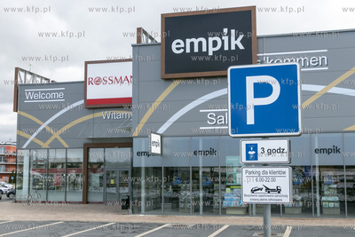 Salon Empik przy ulicy Ignacego Domeyki w pruszczu...