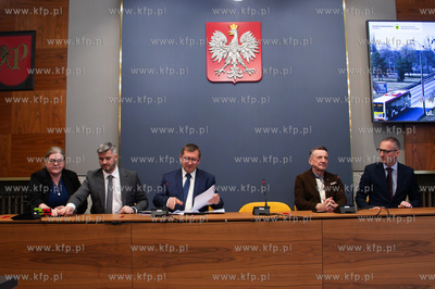 Podpisanie umowy na przebudowę wiaduktu nad linią...