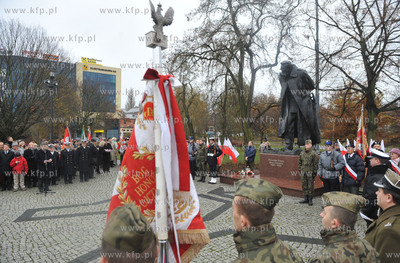 Uroczytosci Swieta Niepodleglosci pod pomnikiem Marszalka...