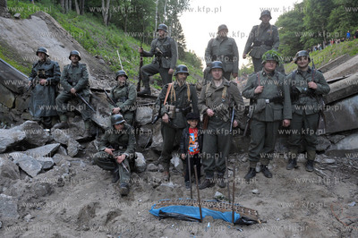 Wyburzanie Mostku Weisera Dawidka na gdanskiej Strzyzy....