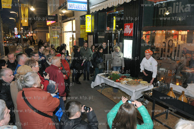 Gdynia. Impreza Swietojanska wita wiosne. Restauracja...