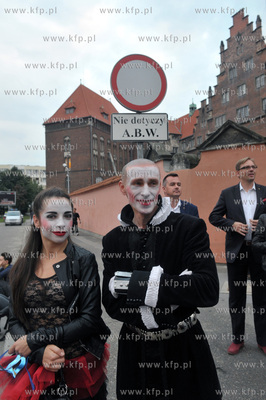Otwarcie Teatru Szekspirowskiego w Gdansku. Po ogloszeniu...